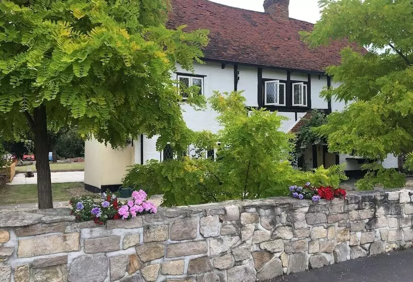 Hotelli Heathrow Cottages B&b