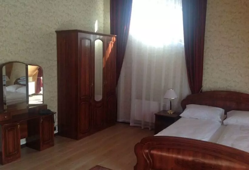 Mini Hotel Club Bon Ton