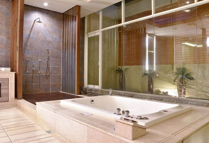 Vogue Boutique Motel