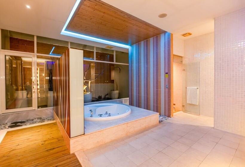 Vogue Boutique Motel