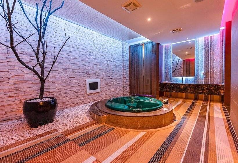 Vogue Boutique Motel