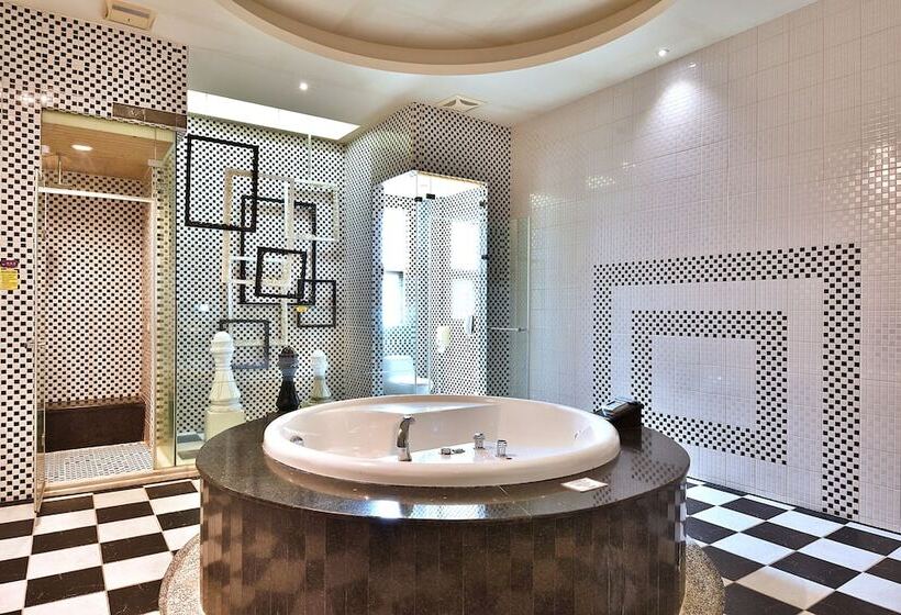 Vogue Boutique Motel