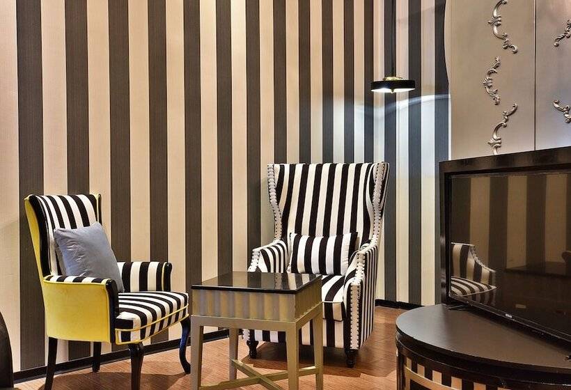 Vogue Boutique Motel