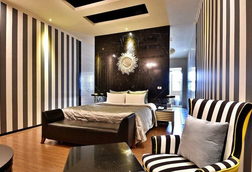 Vogue Boutique Motel