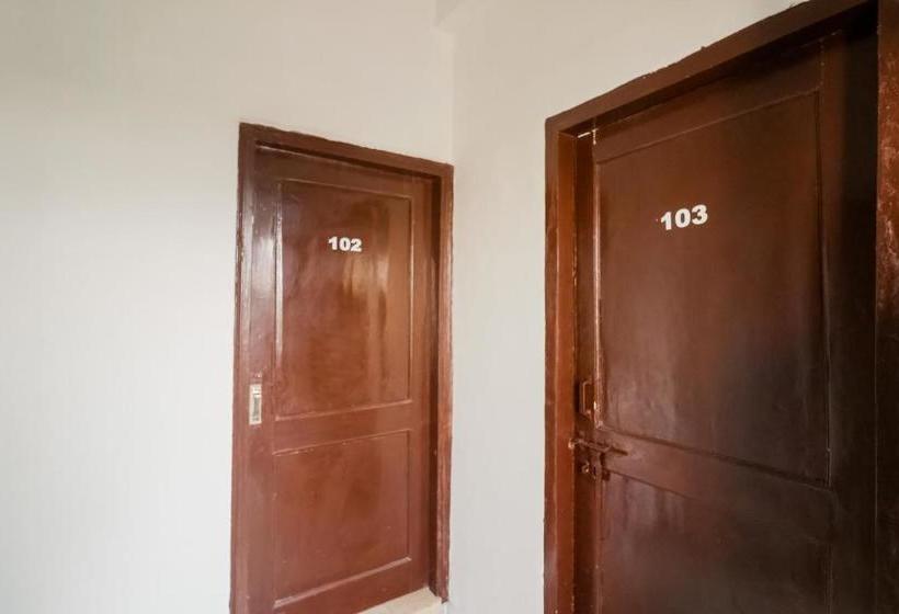 호텔 Spot On 78773  Sweet Rooms