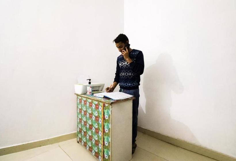 호텔 Spot On 78773  Sweet Rooms