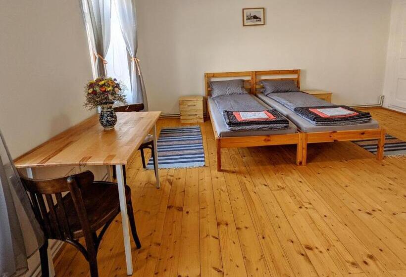 Пансион Gästehaus Honigberg Next To The Fortified Church Of Harman