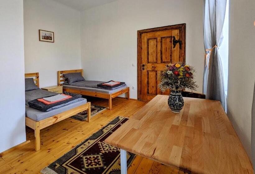 Пансион Gästehaus Honigberg Next To The Fortified Church Of Harman