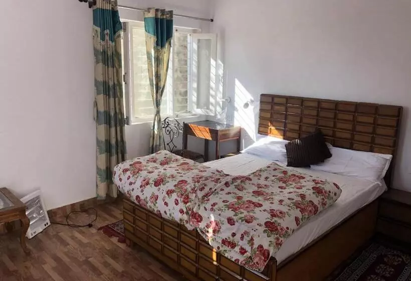 Majatalo White House In Nainital