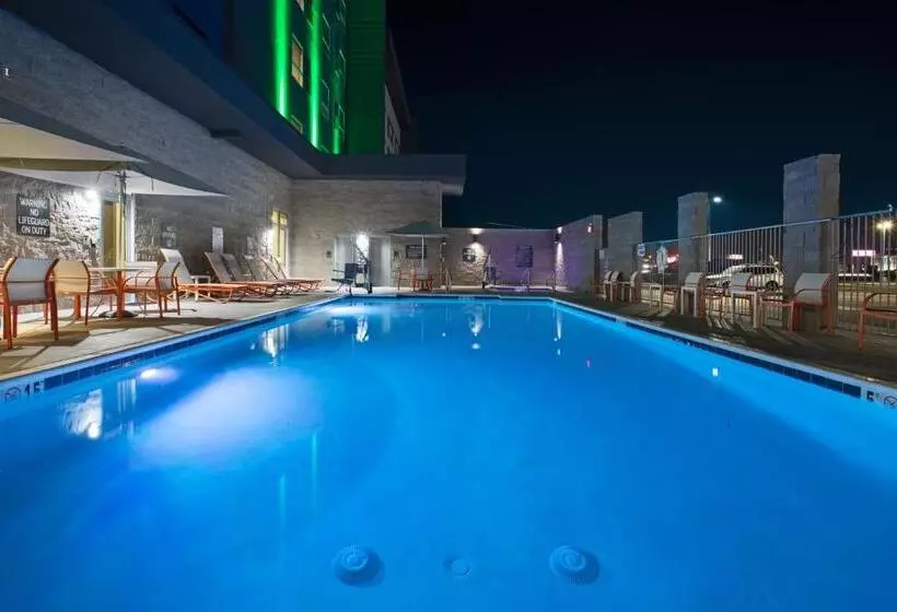 هتل Holiday Inn Glendale   Stadium & Ent Dist