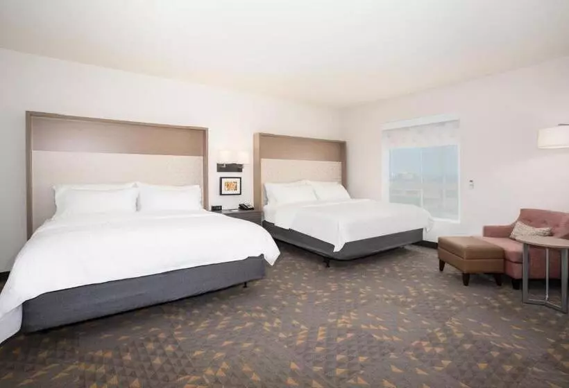 هتل Holiday Inn Glendale   Stadium & Ent Dist