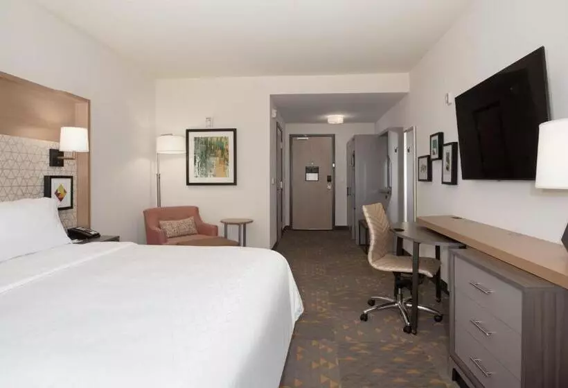 هتل Holiday Inn Glendale   Stadium & Ent Dist