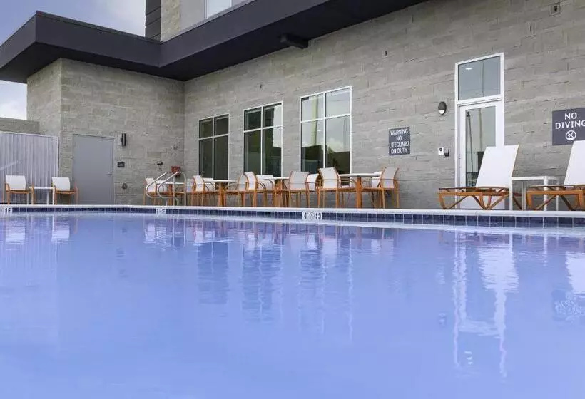 هتل Holiday Inn Glendale   Stadium & Ent Dist