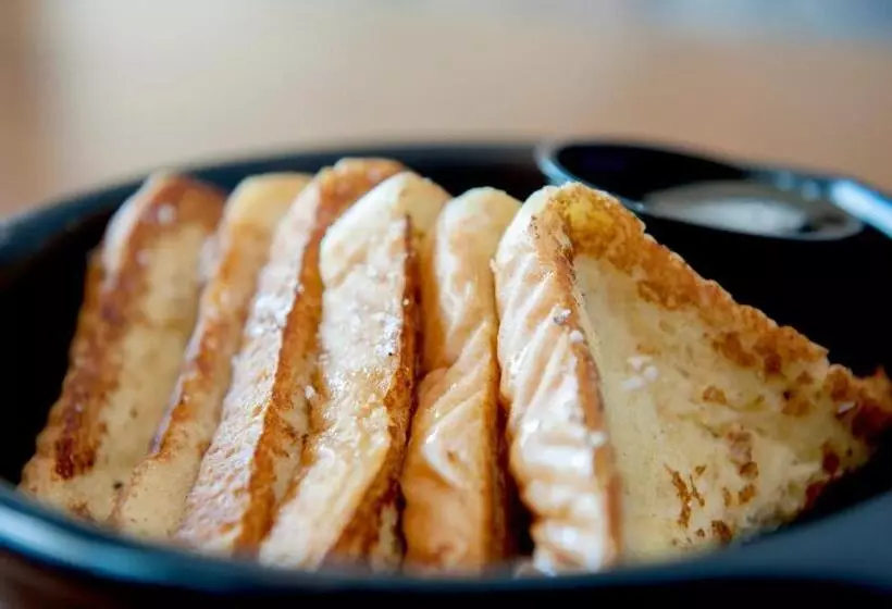 هتل Holiday Inn Glendale   Stadium & Ent Dist