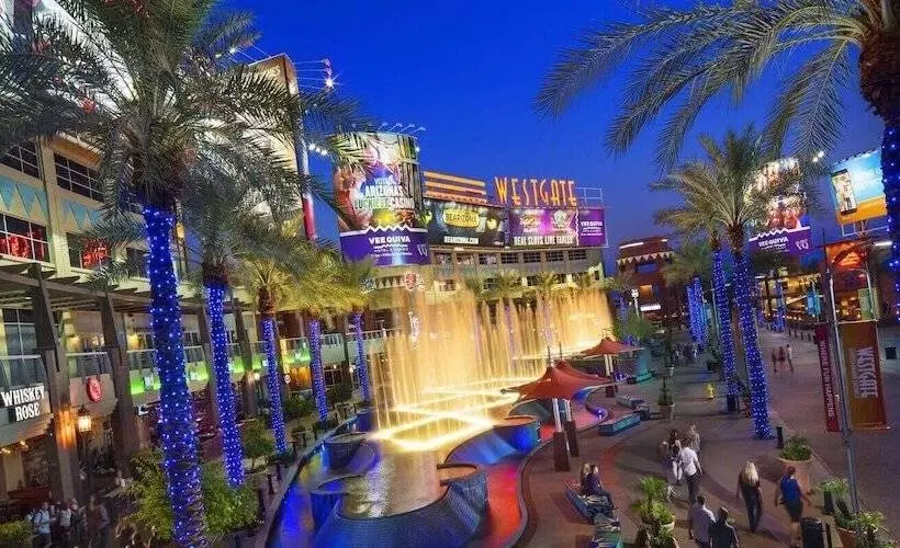 هتل Holiday Inn Glendale   Stadium & Ent Dist