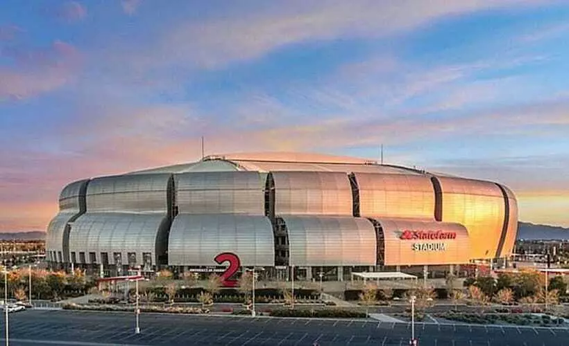 هتل Holiday Inn Glendale   Stadium & Ent Dist