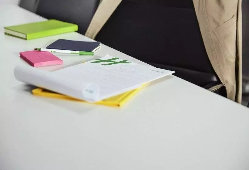 هتل Holiday Inn Glendale   Stadium & Ent Dist