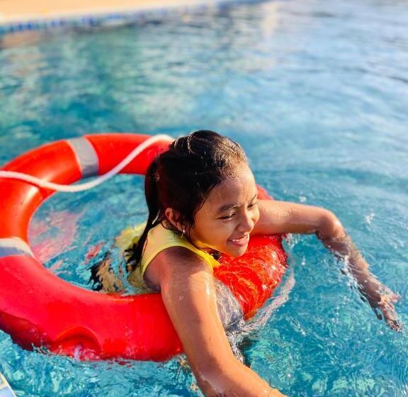 Kambaniru Beach Hotel And Resort