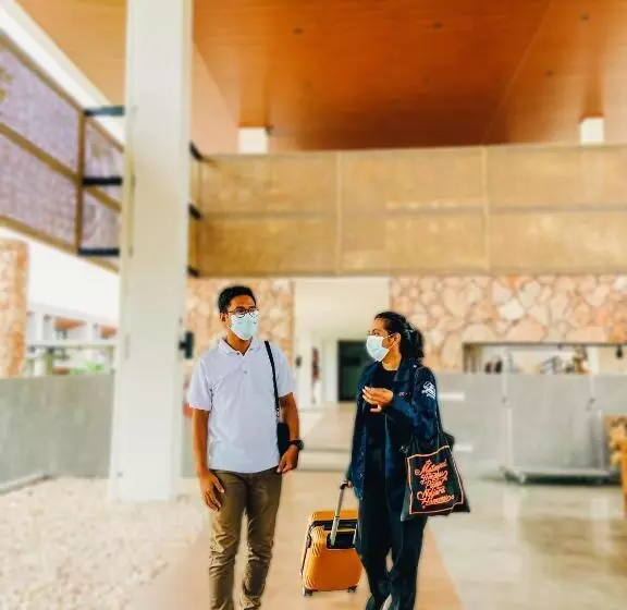 Kambaniru Beach Hotel And Resort