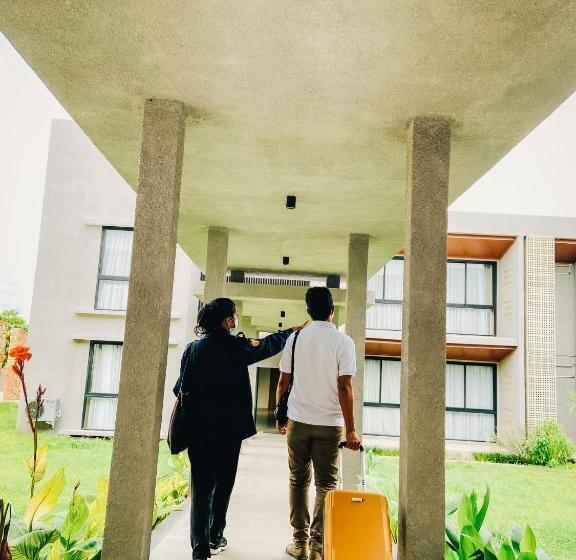 Kambaniru Beach Hotel And Resort