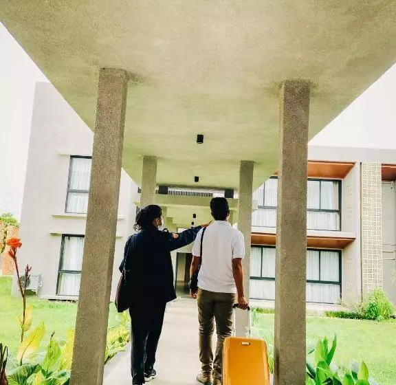 Kambaniru Beach Hotel And Resort