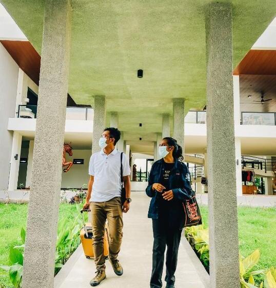 Kambaniru Beach Hotel And Resort