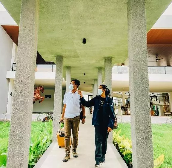 Kambaniru Beach Hotel And Resort