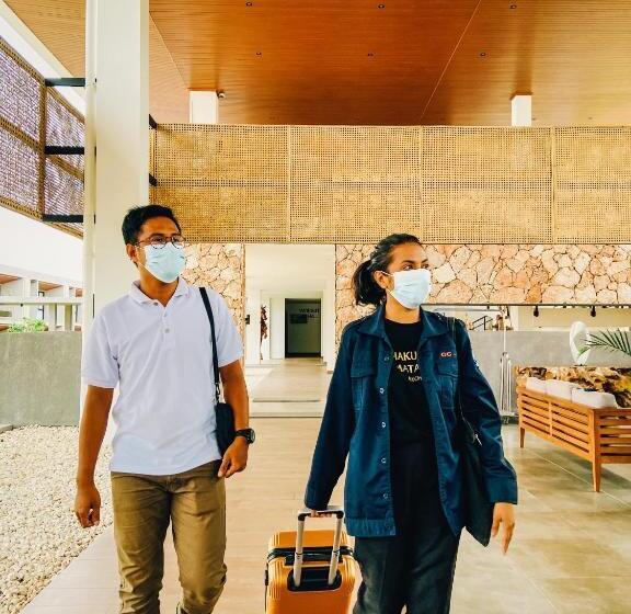 Kambaniru Beach Hotel And Resort