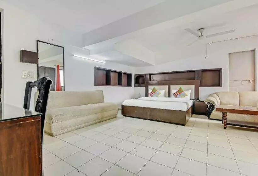 Majatalo Oyo 78766 Meera Residency Homes