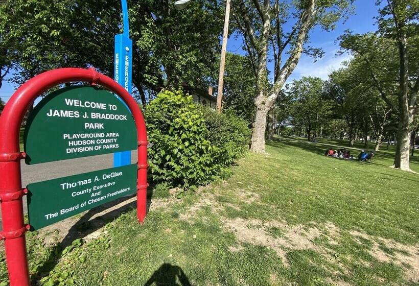 펜션 Room In Guest Room 7privateroom Jacuzzimassage Sitparking15mins2ny