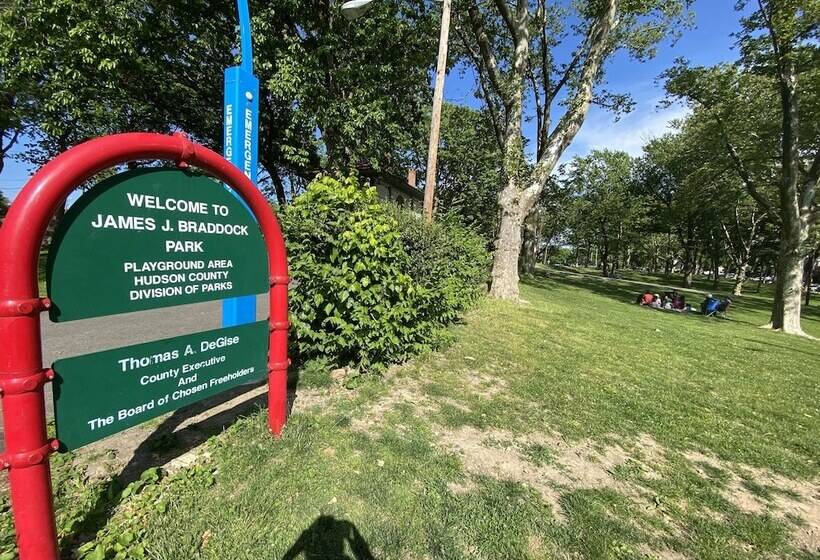 펜션 Room In Guest Room 7privateroom Jacuzzimassage Sitparking15mins2ny