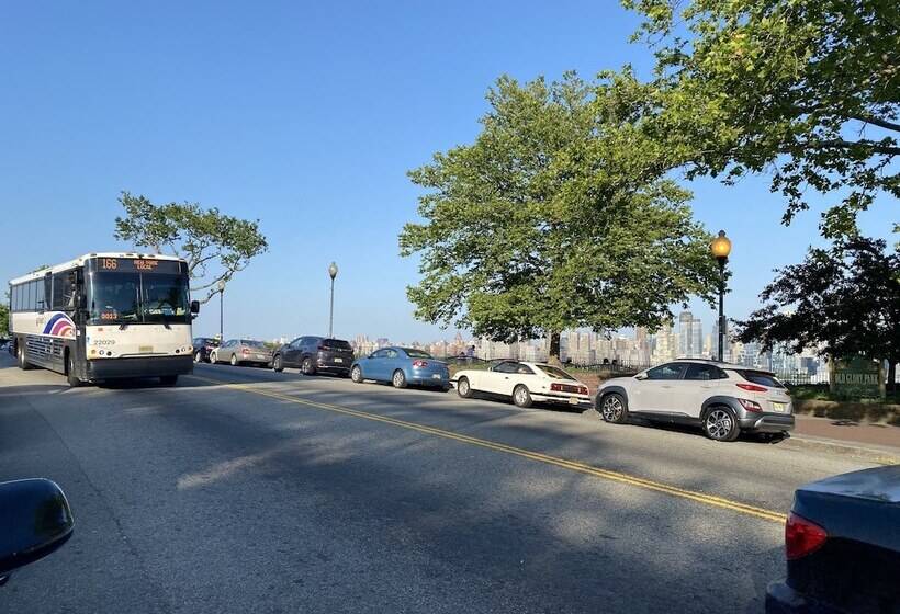 펜션 Room In Guest Room 7privateroom Jacuzzimassage Sitparking15mins2ny