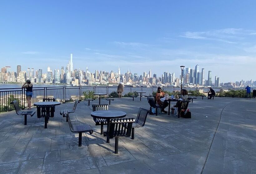 펜션 Room In Guest Room 7privateroom Jacuzzimassage Sitparking15mins2ny