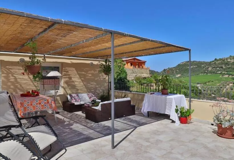 تختخواب و صبحانه Il Giardino Degli Aranci