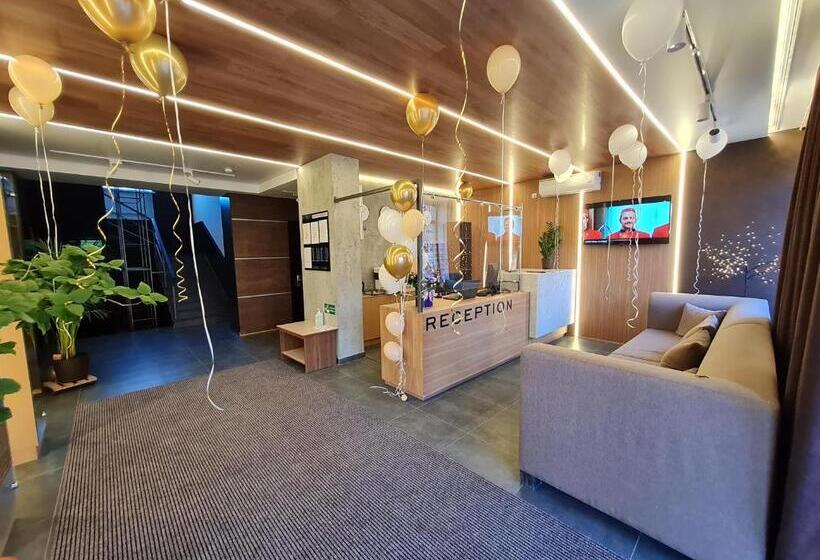 هتل Everest отель