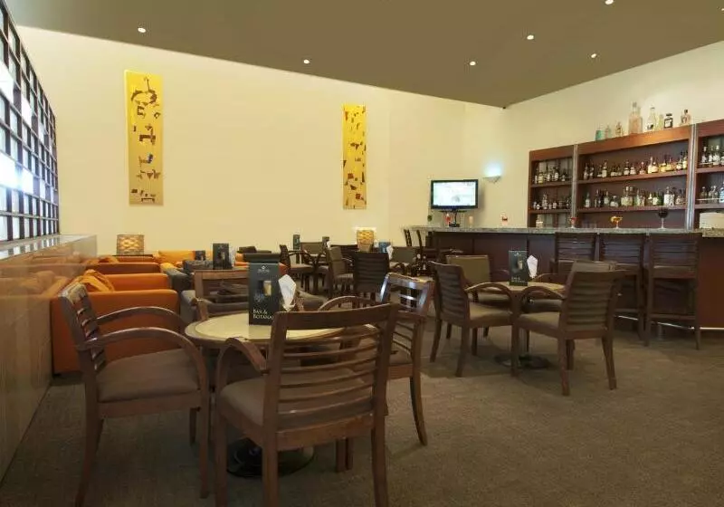 Отель Fiesta Inn Ecatepec