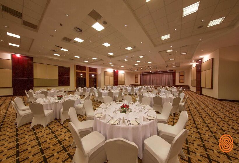 בית מלון כפרי Kigali Serena