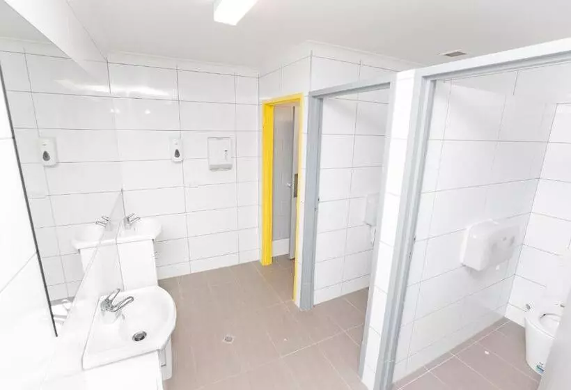 בית מלון כפרי Mad Monkey Village