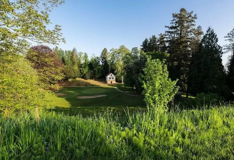 هتل Mokrice Castle Estate