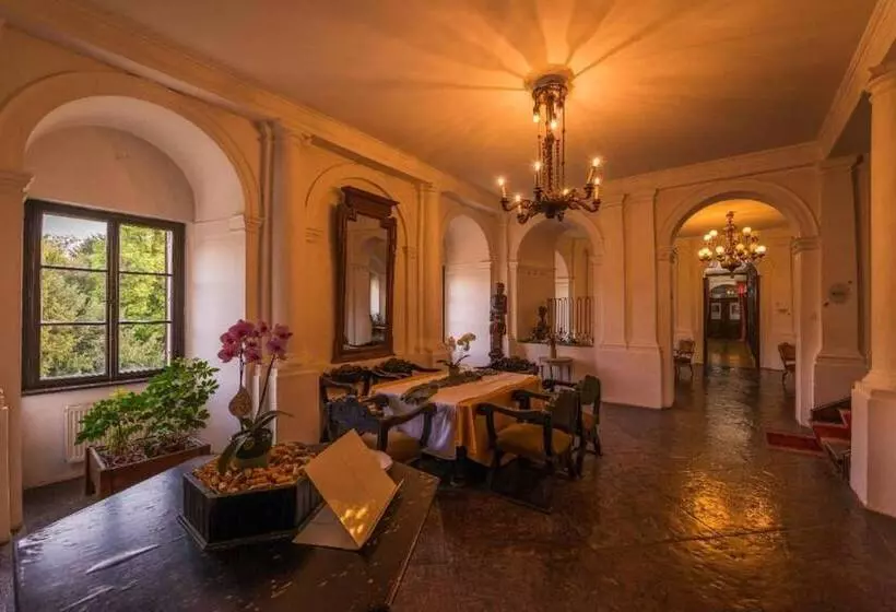 هتل Mokrice Castle Estate