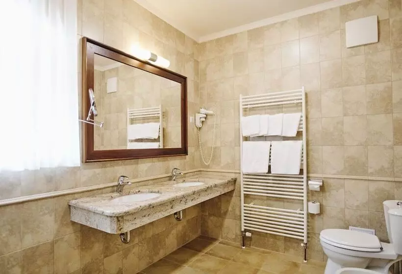 هتل Mokrice Castle Estate