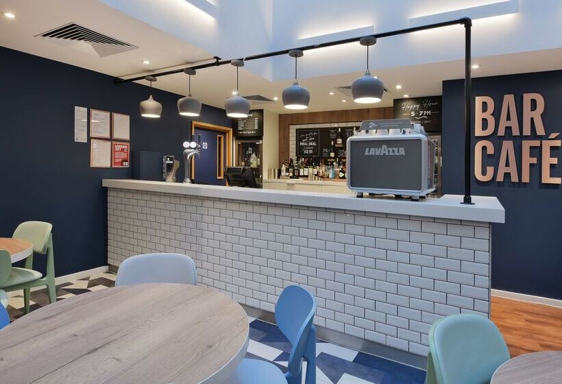 בית מלון כפרי Travelodge London Central Southwark