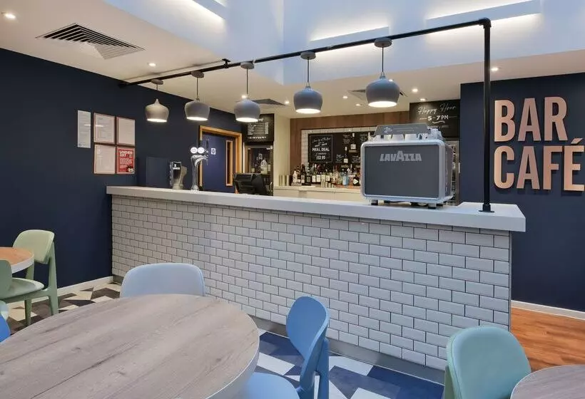 호텔 Travelodge London Central Southwark