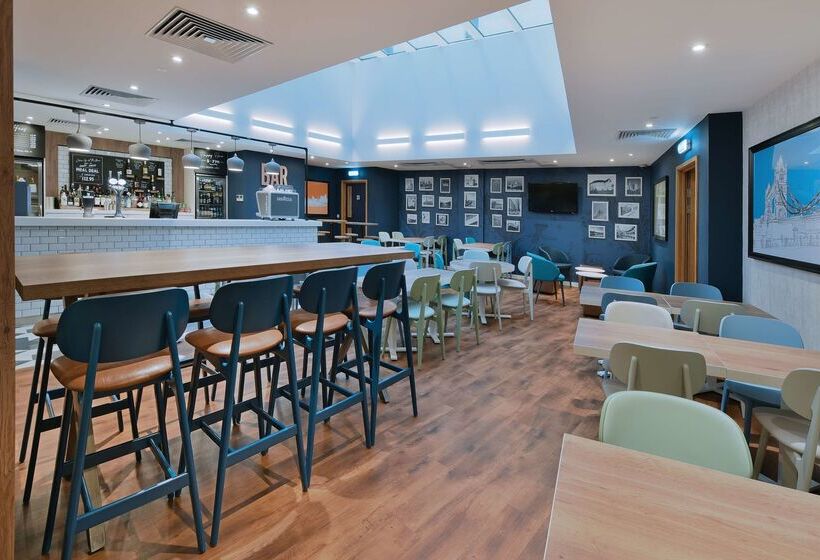 בית מלון כפרי Travelodge London Central Southwark