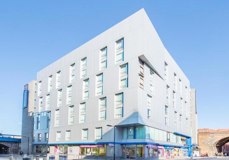 בית מלון כפרי Travelodge London Central Southwark