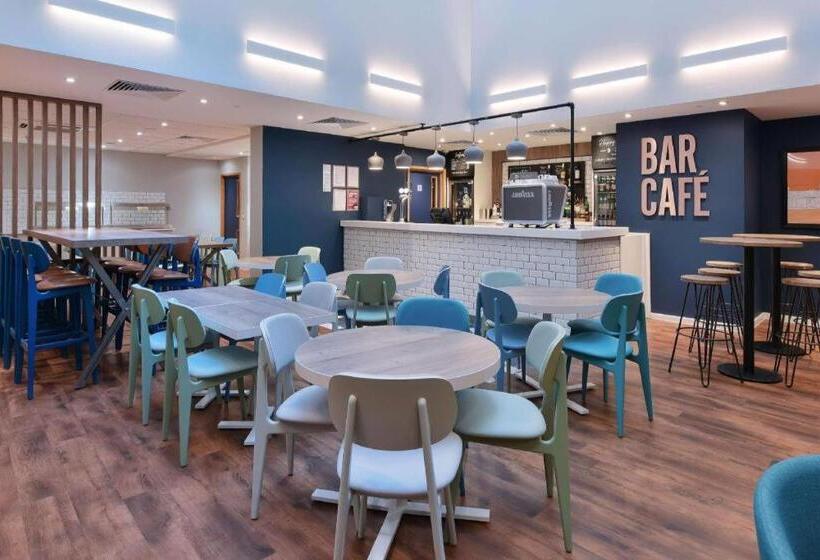 בית מלון כפרי Travelodge London Central Southwark