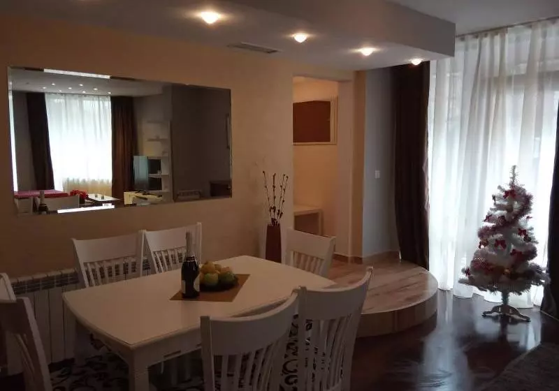 Winslow Atrium Apart