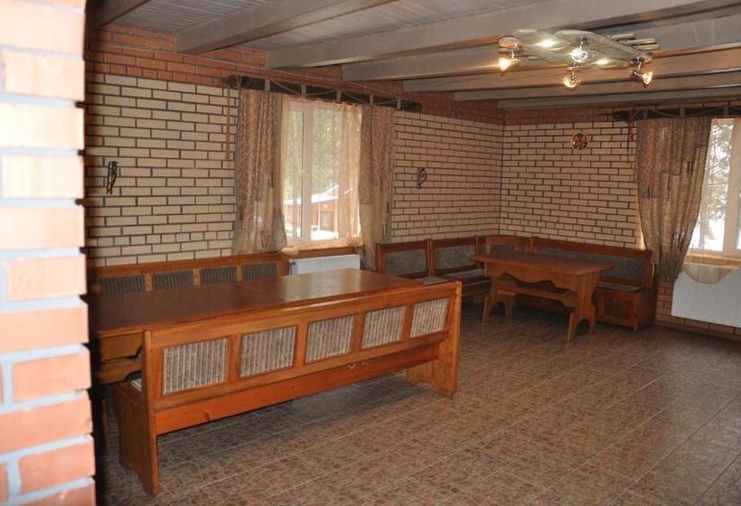 Отель сосновий двір