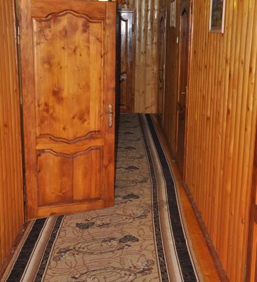 Отель сосновий двір