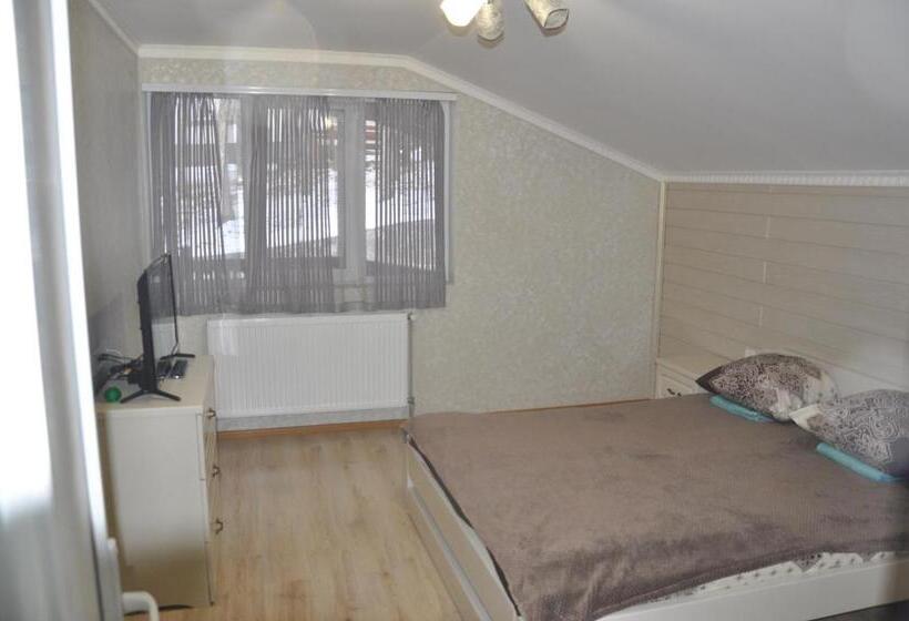 Отель сосновий двір